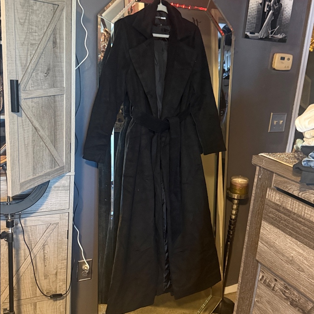 Floor length pea coat size small - Picture 3 of 5